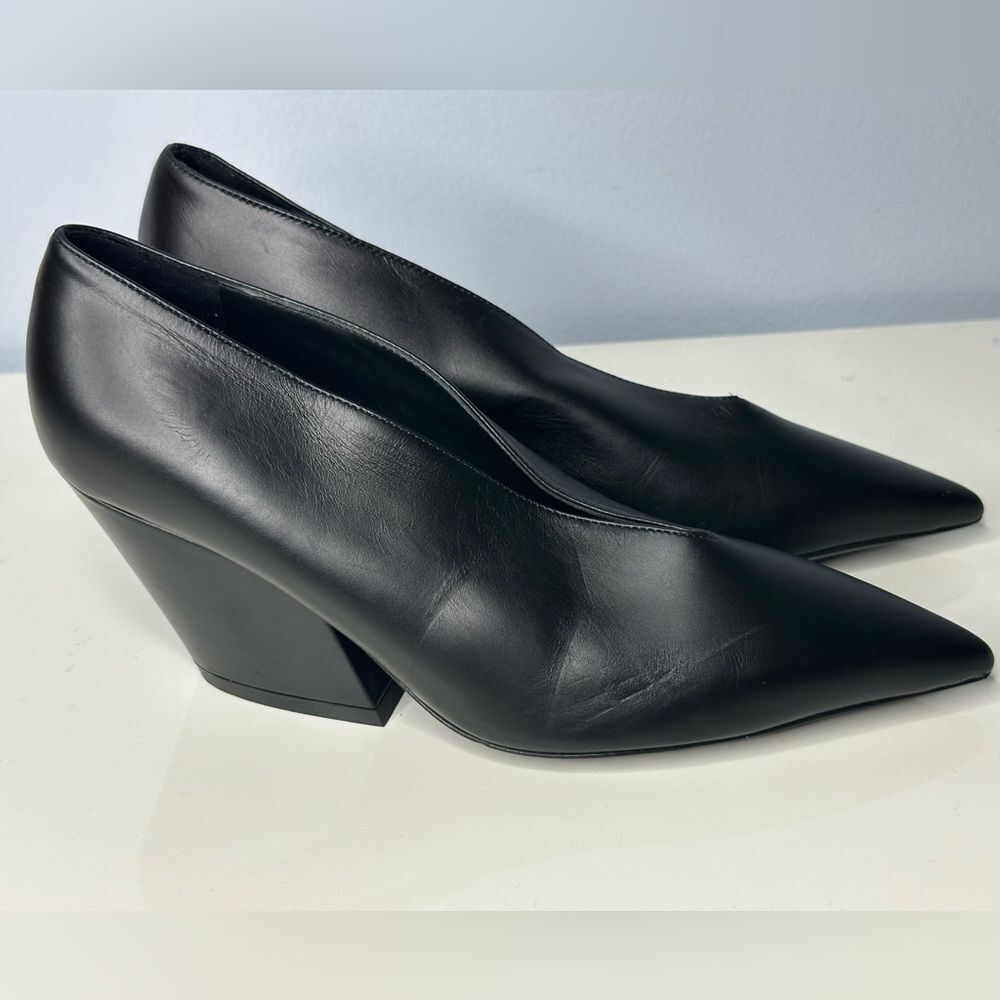 Burberry - Brierfield - Women’s Black Leather Pump - Size 35 - Picture 3 of 7